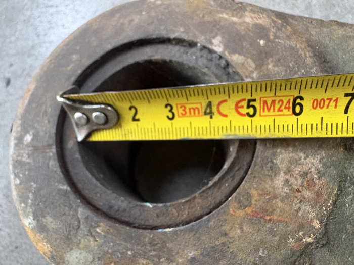 Bielă prindere cupă, diametru interior 45mm, lungime 550mm, lățime 210mm [4]