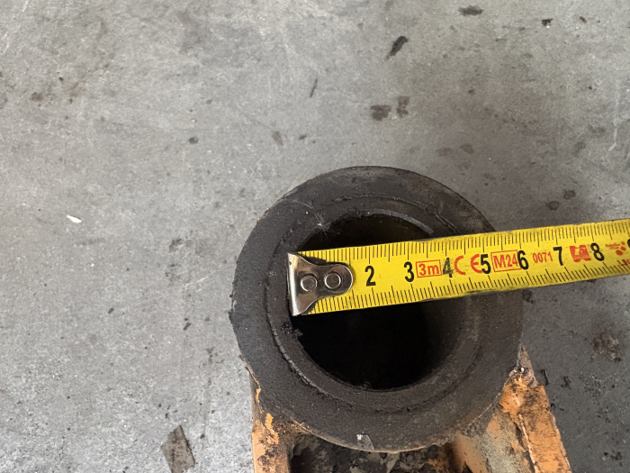 Bielă prindere cupă, diametru interior 60,40mm, lungime 885mm, lățime 105,85mm [3]