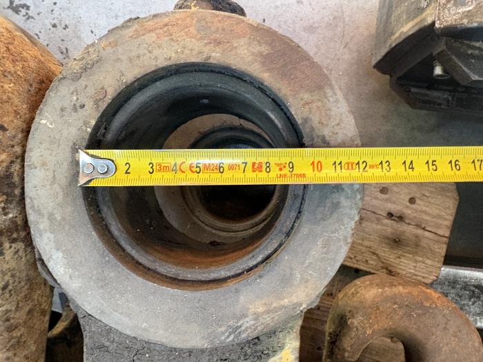Bielă prindere cupă, diametru interior 95mm, lungime 700mm, lățime 295mm [2]