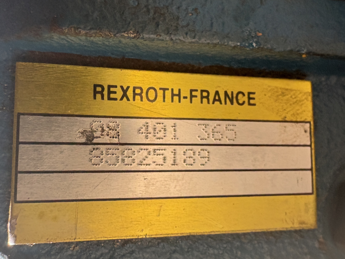 Distribuitor hidraulic Bosch Rexroth 08 401 365 85825189 - 3 secțiuni - Komatsu WB93 [2]