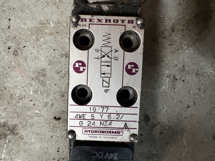 Distribuitor hidraulic Bosch Rexroth 4WE 5 Y 6.2/G 24 NZ4 - 1 secție [2]