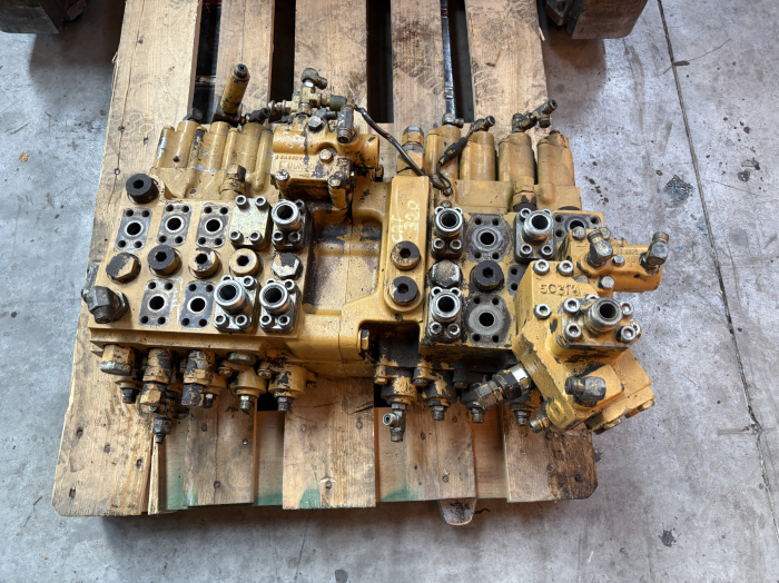 Distribuitor hidraulic Caterpillar 6E4015 - Caterpillar 320 [3]