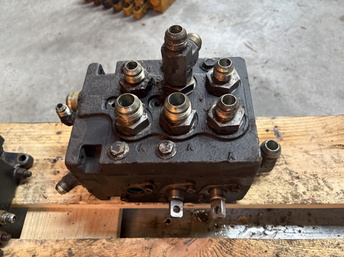 Distribuitor hidraulic FM 750 - 3 secțiuni [3]