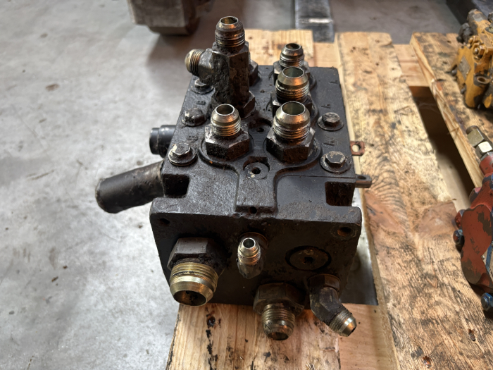 Distribuitor hidraulic FM 750 - 3 secțiuni [4]