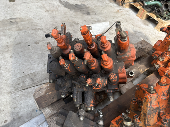 Distribuitor hidraulic Kawasaki Heavy Industries KADV22Y/S10 - Fiat-Kobelco E165 [2]