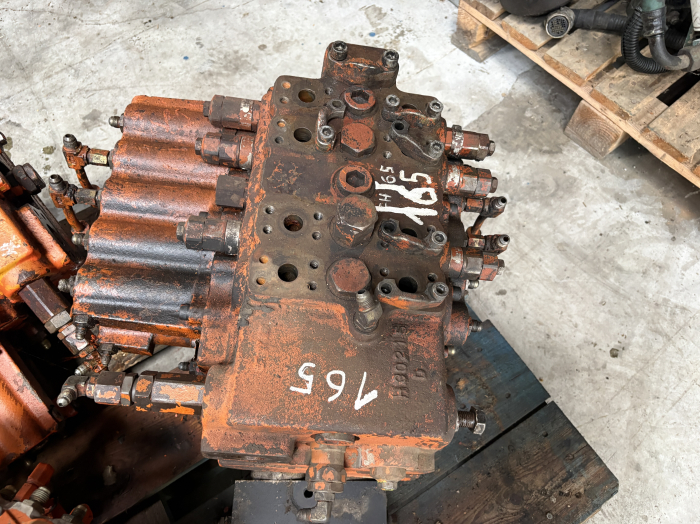 Distribuitor hidraulic Kayaba 21000-00 - Fiat-Hitachi FH 165 [2]