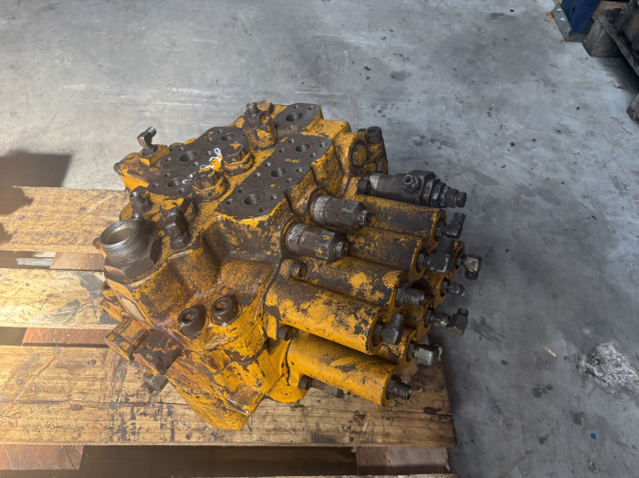 Distribuitor hidraulic Kayaba 21000-02410 (KRJ 5533) - JCB 190 [2]