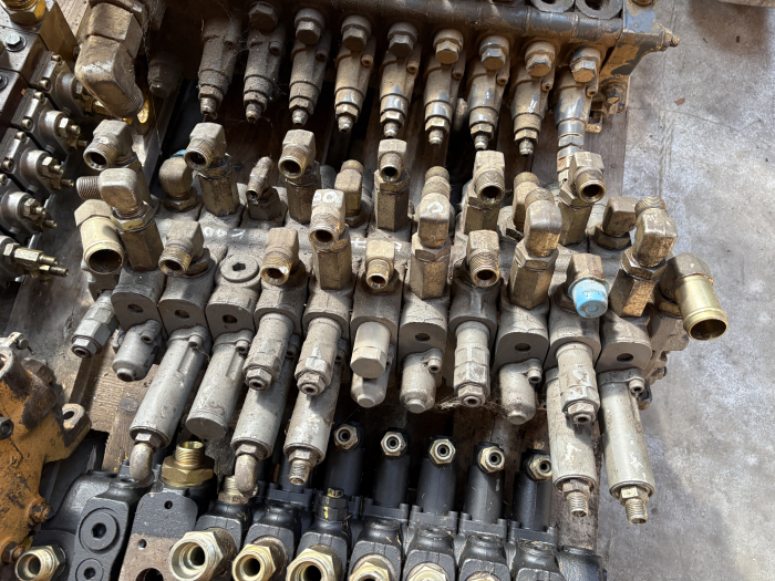 Distribuitor hidraulic Kayaba C0070-33034 - secțional [2]