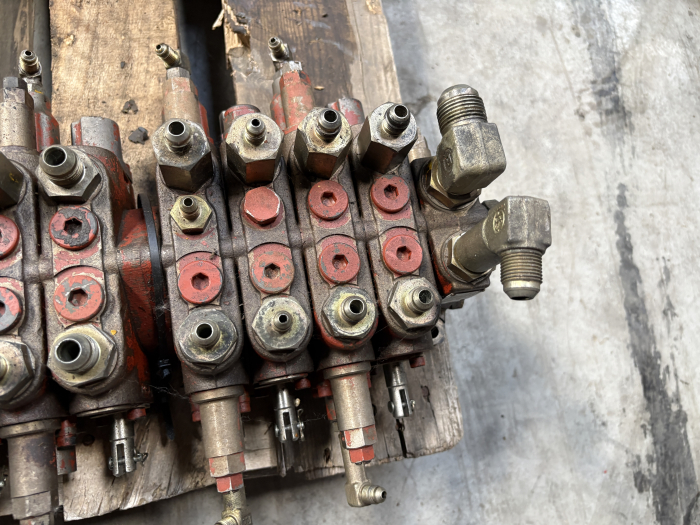Distribuitor hidraulic Kayaba C0070-98007 - Neuson [2]