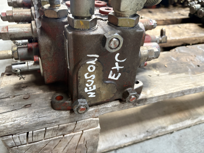 Distribuitor hidraulic Kayaba C0070-98007 - Neuson [4]
