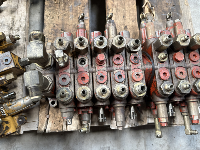 Distribuitor hidraulic Kayaba C0070-98007 - Neuson [3]