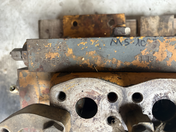 Distribuitor hidraulic Mannesmann Rexroth M5-10 (15-1035 / 476588/9) - 4 secții [2]