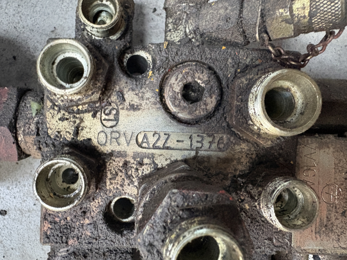 Distribuitor hidraulic Orval Hydraulic A2Z-1376 - 4 secții [2]