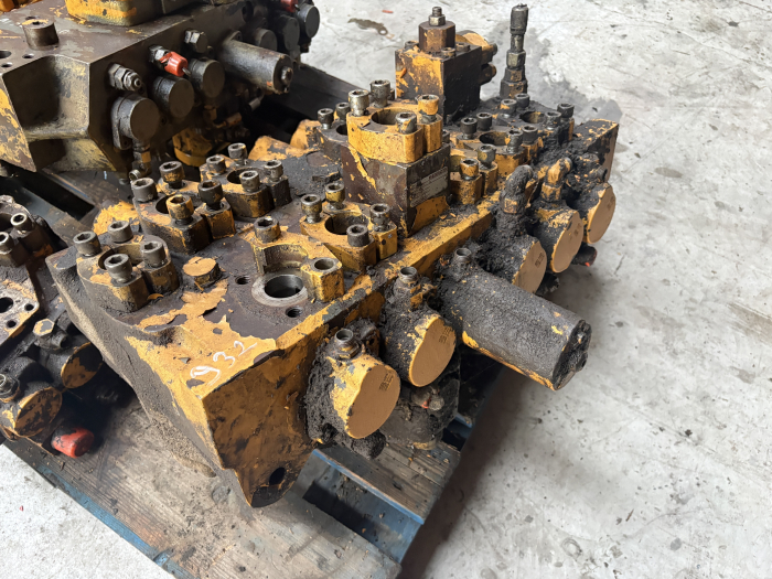 Distribuitor hidraulic Rexroth Hydronorma M8-1000-90/6M8-25 - 6 secții [2]