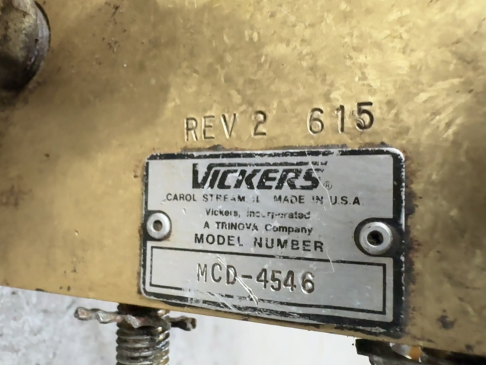 Distribuitor hidraulic Vickers MCD-4546 - 3 secțiuni [2]