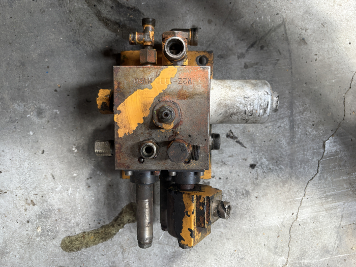 Distribuitor hidraulic W2Z-1332 M160 [2]