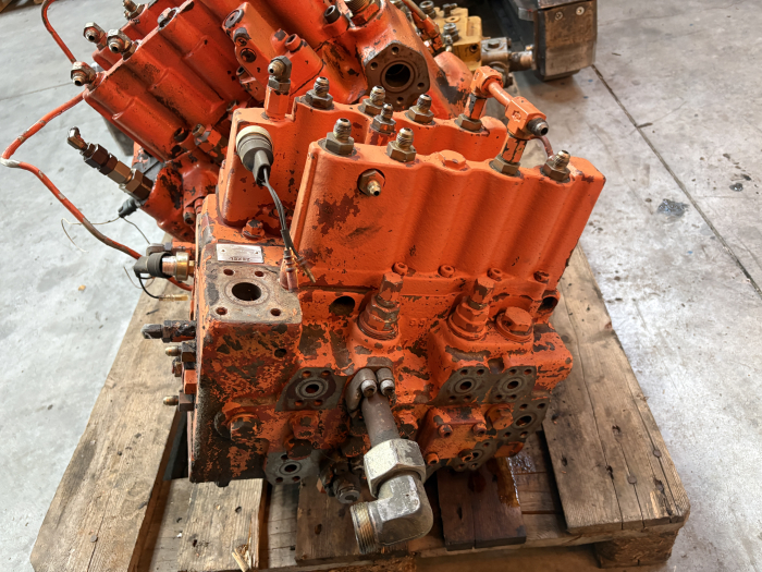 Distribuitor hidraulic Zexel 307842-0230 31389 - 5 secțiuni [2]