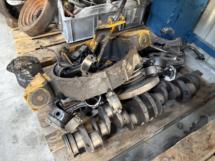 Piese Motor Isuzu 6HK1 Dezmembrat [2]