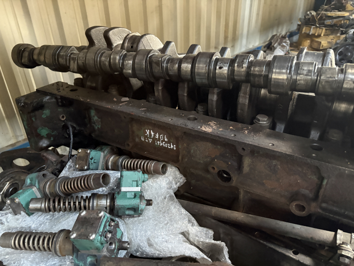 Piese Motor Volvo 10F4K Dezmembrat [2]