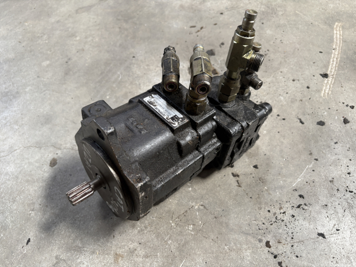 Pompă hidraulică principală Nachi PVD-00B-16P-6AG4-4635A - Caterpillar 3018 [2]