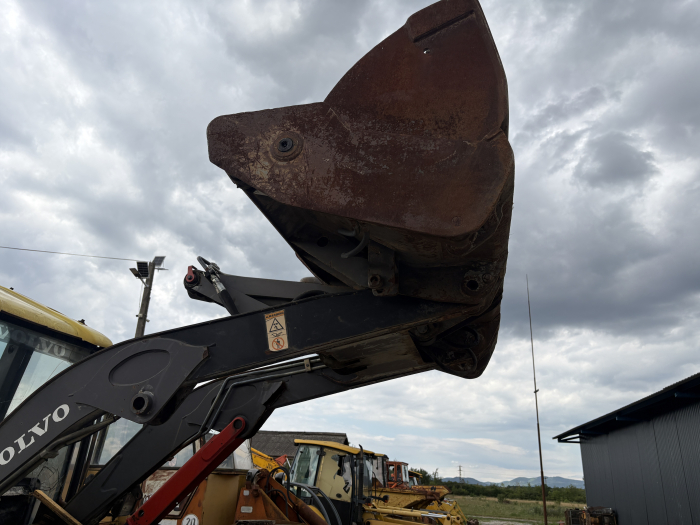 Volvo BL60 cu motor Volvo D3.1D - Dezmembrări [2]