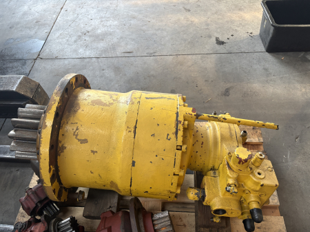 Piese Utilaje - Ansamblu Hidromotor Kawasaki M2X210A0B cu Reductor Kawasaki KSC20R-2.1SR4 - Fiat-Kobelco SK300