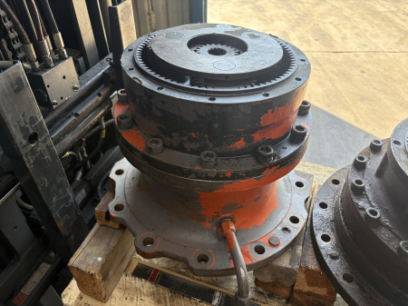 Piese Utilaje - Ansamblu reductor cu hidromotor rotire Hitachi HMGP15KB