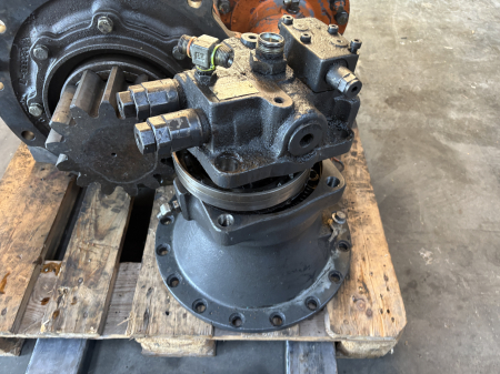 Hidromotor de rotire - Ansamblu reductor cu hidromotor rotire Kawasaki M2X146B-CHB