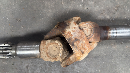 Cardane și axe cardanice - Ax cardanic lungime totală 1105mm, cu capete canelate de 26, 18 și 13 dinți