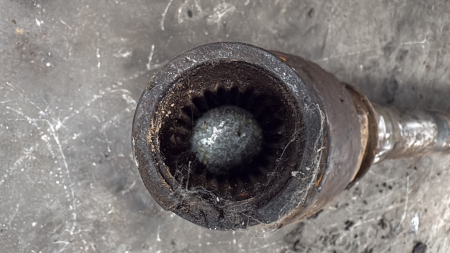Ax cardanic, lungime totală 930mm, cu capete canelate de 22 dinți [1]