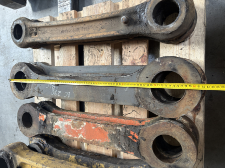 Atașamente - Bielă prindere cupă Volvo diametru interior 90mm, lungime 815mm, interax 650mm - Volvo EC290BLC