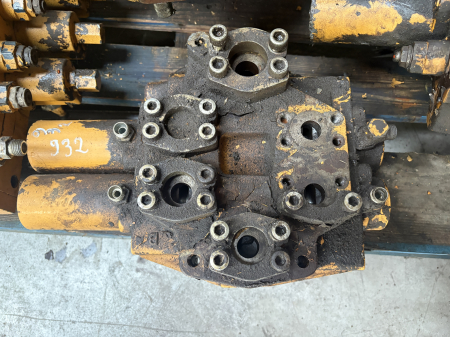 Hidraulică - Distribuitor hidraulic - 151549 0007 - Liebherr 932