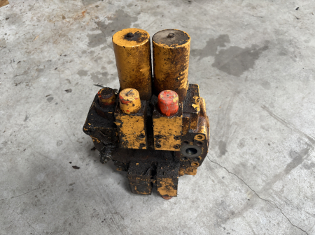 Distribuitor hidraulic - 151549 0007 - Liebherr 932 [1]
