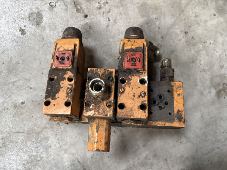 Piese Utilaje - Distribuitor hidraulic - 3 secțiuni