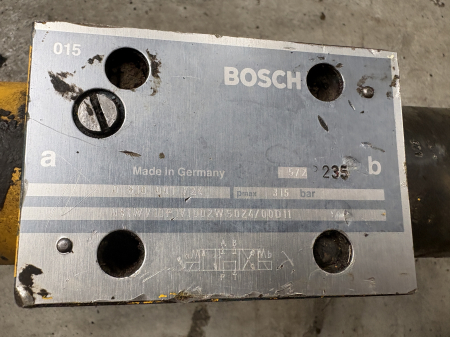 Distribuitor hidraulic Bosch 0 810 001 724 / 081WV10P1V1002WS024/00D11 - 1 secție [1]