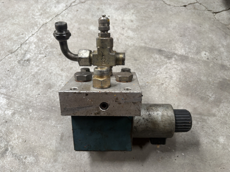 Piese Utilaje - Distribuitor hidraulic Bosch 0 810 001 759 - 1 secție