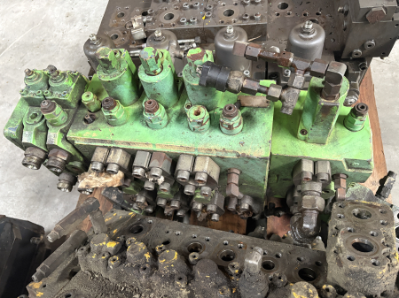 Piese Utilaje - Distribuitor hidraulic Bosch Rexroth 0052876*A006 M7-1182-00/6M7-22 - Sennebogen
