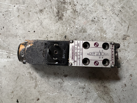 Piese Utilaje - Distribuitor hidraulic Bosch Rexroth 4WE 5 Y 6.2/G 24 NZ4 - 1 secție