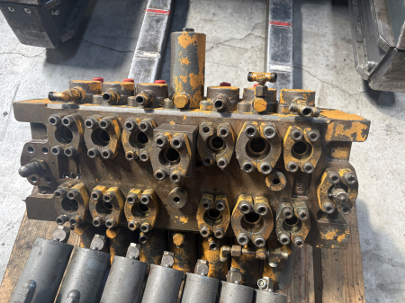 Distribuitoare hidraulice - Distribuitor hidraulic Bosch Rexroth 574592/8 - Fiat-Hitachi 432