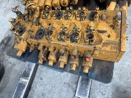 Distribuitor hidraulic Bosch Rexroth M7-1170 - 7 secțiuni - Liebherr 904 [1]