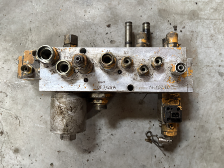 Piese Utilaje - Distribuitor hidraulic Bucher Hydraulics DDRRZ-7030-3-1 S511 - 3 secții