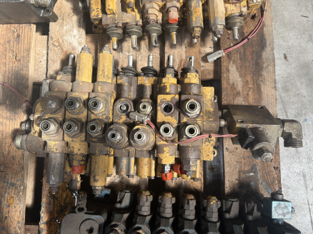 Distribuitoare hidraulice - Distribuitor hidraulic Caterpillar 112-3629 - 6 secții