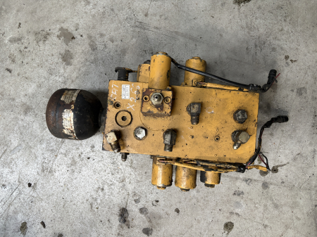 Piese Utilaje - Distribuitor hidraulic Caterpillar 121-1437 - Caterpillar 315AL