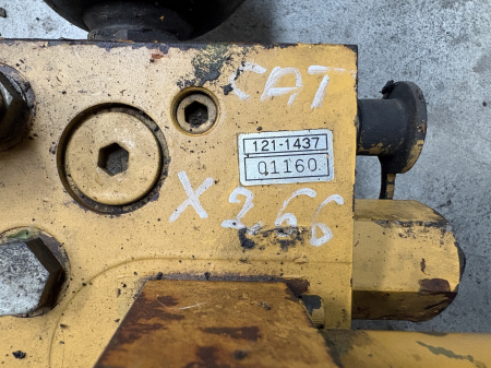 Distribuitor hidraulic Caterpillar 121-1437 - Caterpillar 315AL [1]