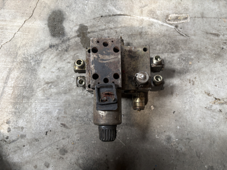 Piese Utilaje - Distribuitor hidraulic Caterpillar 176-9667 - Caterpillar 924G