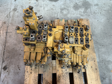 Distribuitoare hidraulice - Distribuitor hidraulic Caterpillar 6E4015 - Caterpillar 320