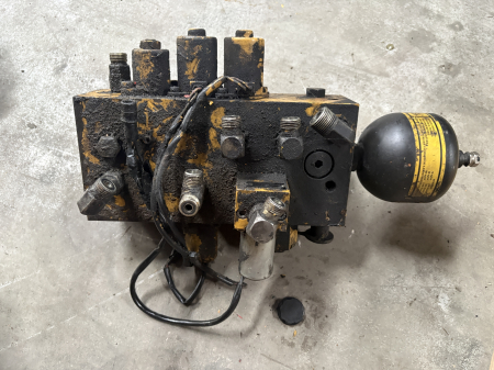 Piese Utilaje - Distribuitor hidraulic Caterpillar P2810B94790 / DRE2L-947-0