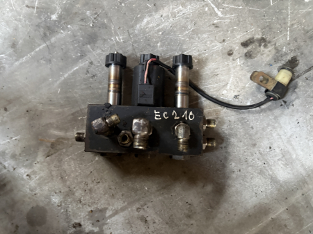 Hidraulică - Distribuitor hidraulic Daesung-Nachi ZS-T02-A100P-MD28G-J3-21A - Volvo EC210