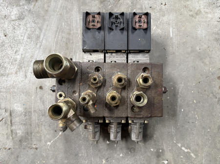 Hidraulică - Distribuitor hidraulic Danfoss 157-2220 - 3 sectiuni
