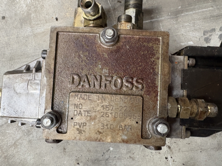 Distribuitor hidraulic Danfoss 157-2221 - 1 secție [2]